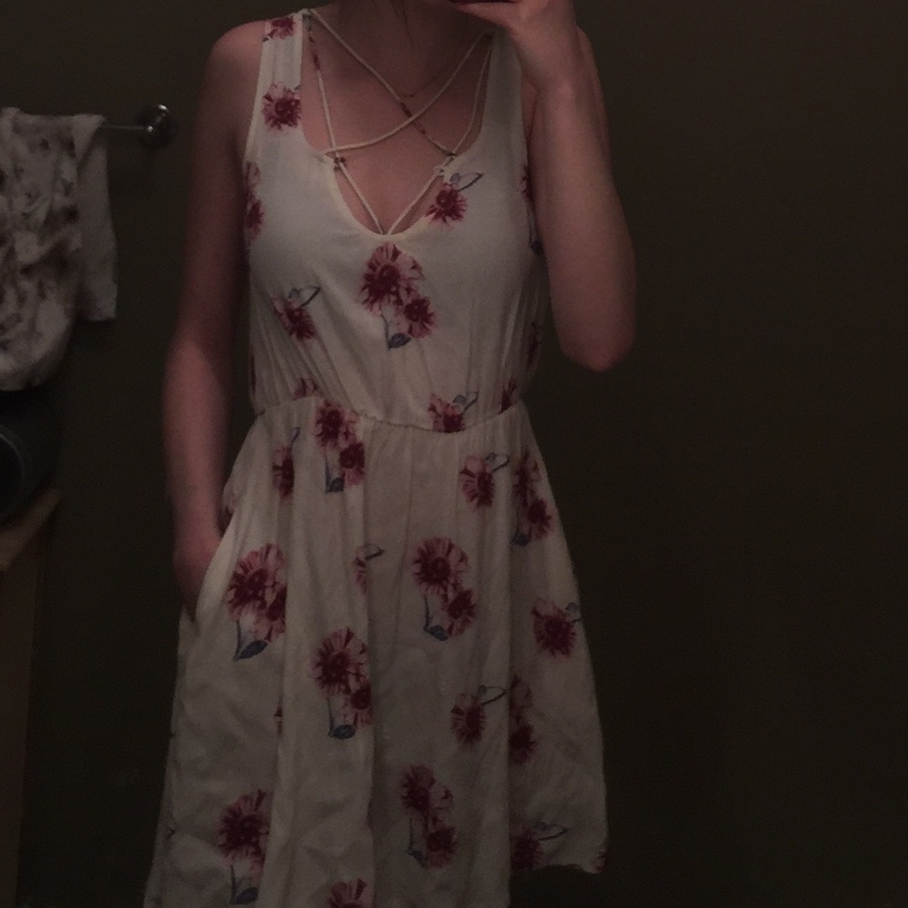 Forever 21 Summer Floral Dress With Pockets